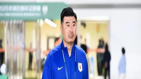 高馨妤网球首秀国家赛，全情投入精彩瞬间大放异彩